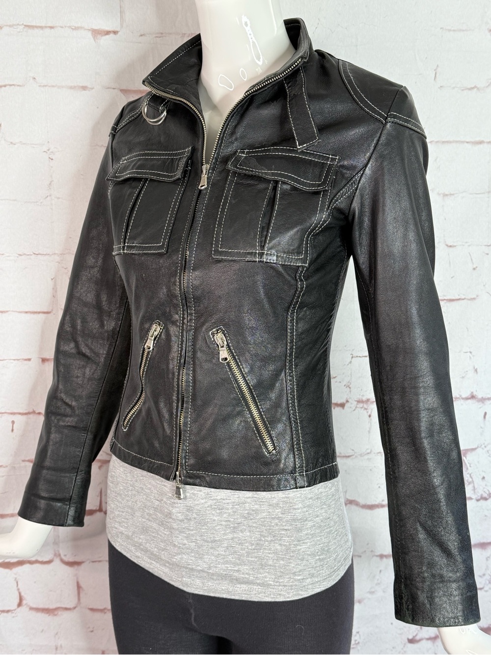 CARLO Moto Small Label EU Size 42 Jacket Black Leather White Stitching Juniors - Picture 16 of 16